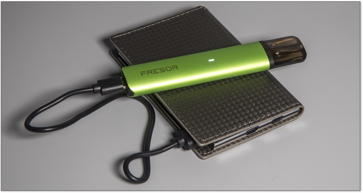 Fresor Slim Closed Pod Kit charging