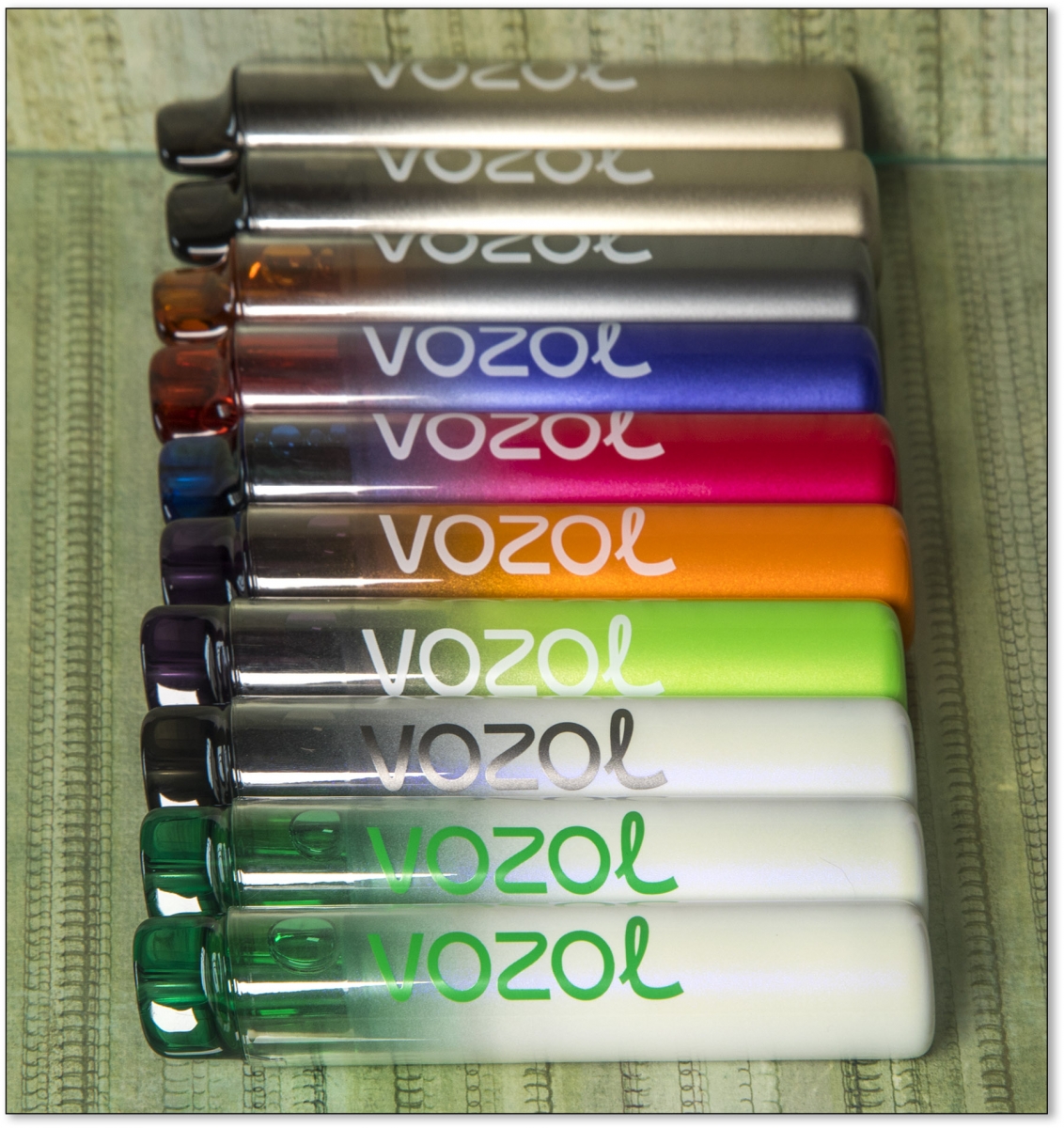 Vozol Neon 800 Disposable Vape vibing