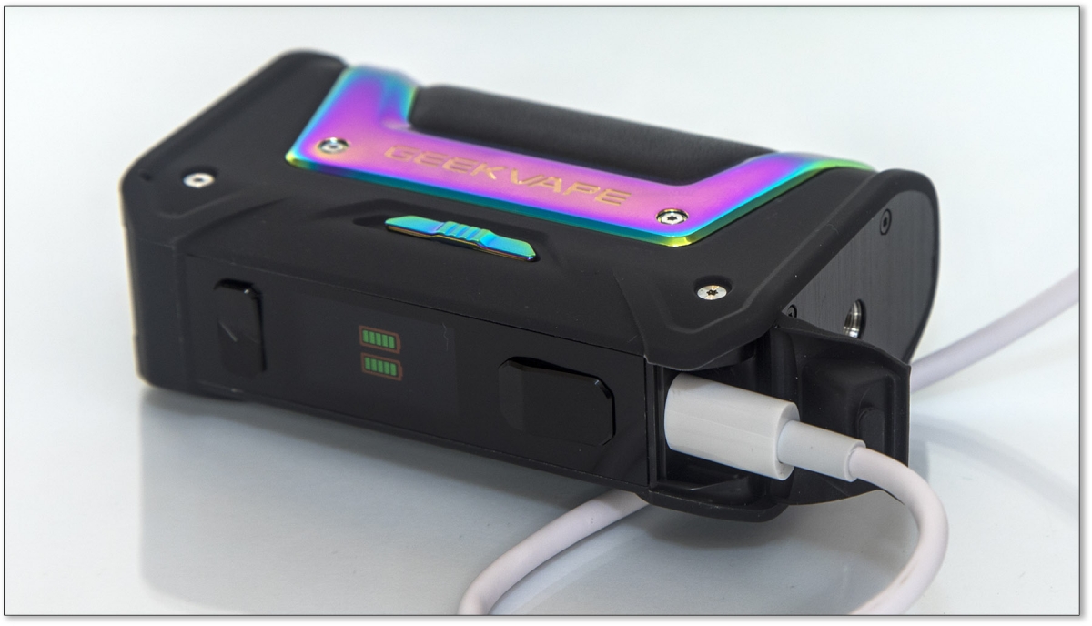 Geekvape L200 Classic Kit charging