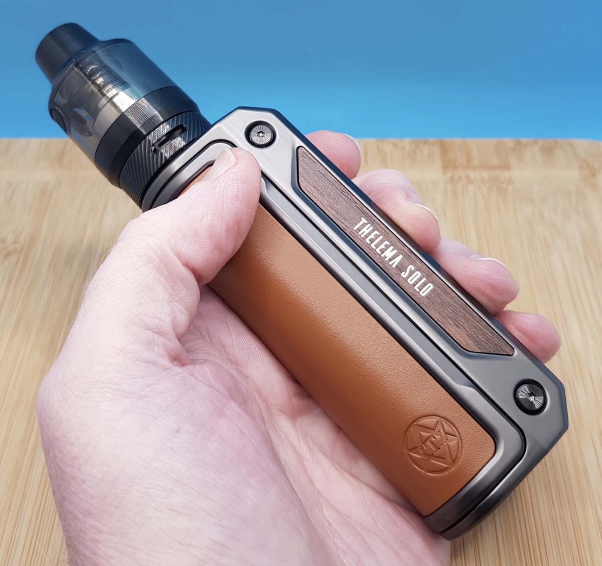 Lost Vape Thelema Solo hand check
