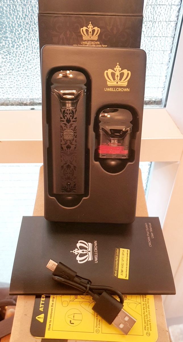 Uwell Crown Pod Kit contents