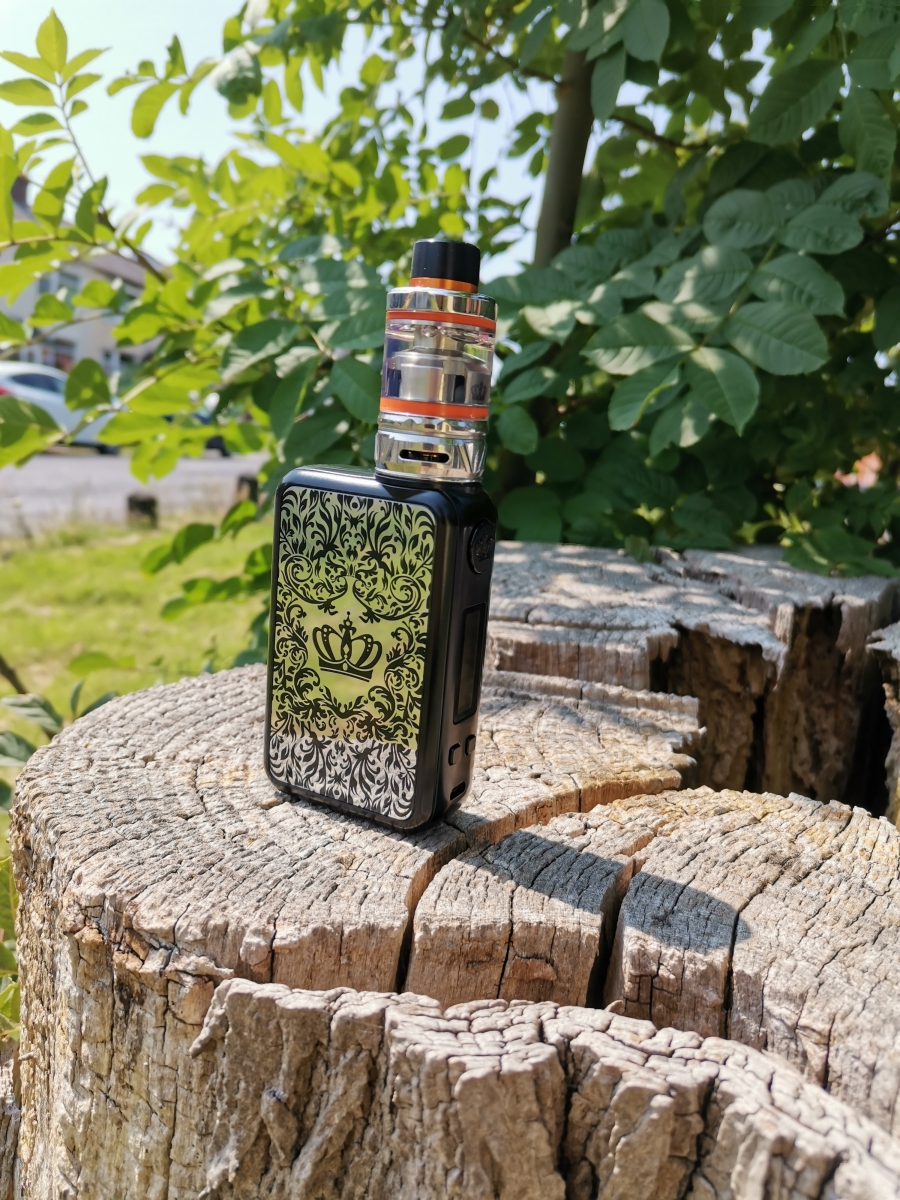 Uwell Crown 4 kit in the wild