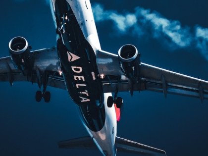 Airline Denies In-Flight Pouch Use Image